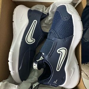 Nike Midnight Navy and White Flex Runner 3